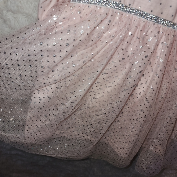 (2) Little girl's Beautiful Dresses one in an ivory color and 1 in a pink color - Picture 4 of 8